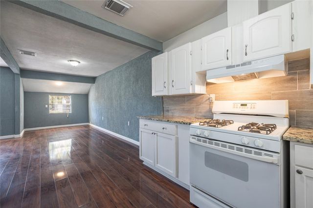 715 Center Street, Pasadena, TX 77506
