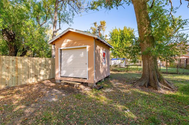 715 Center Street, Pasadena, TX 77506