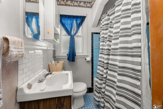 1331 Detroit Avenue, Lincoln Park, MI 48146