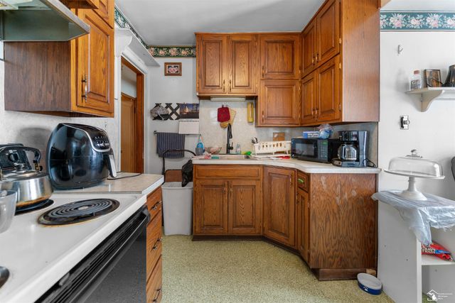 1331 Detroit Avenue, Lincoln Park, MI 48146