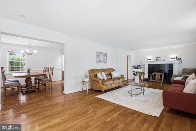 8049 IDYLWOOD RD, Dunn Loring, VA 22027