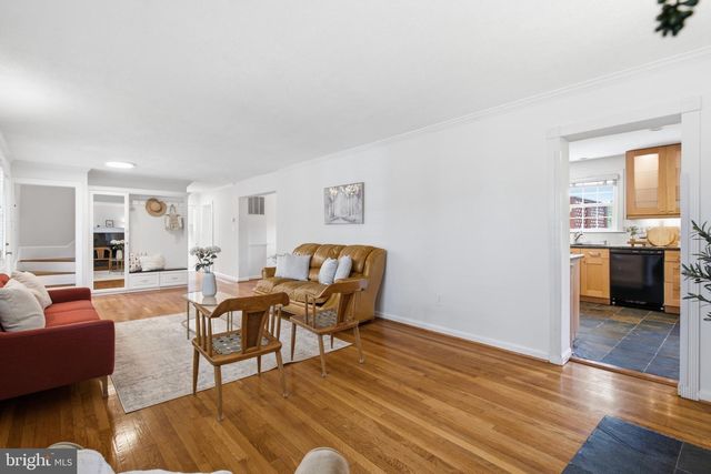 8049 IDYLWOOD RD, Dunn Loring, VA 22027