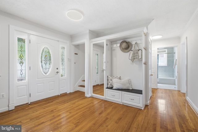 8049 IDYLWOOD RD, Dunn Loring, VA 22027
