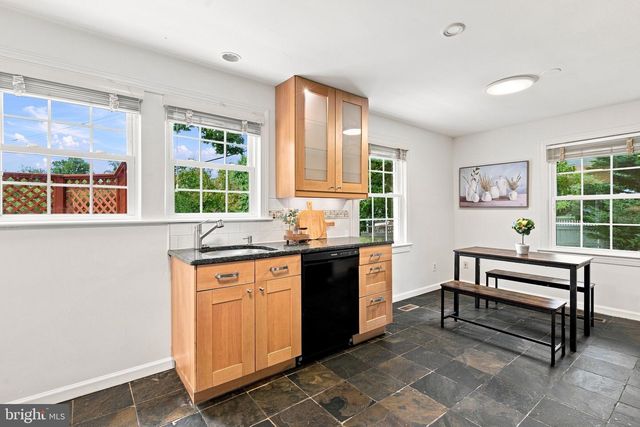 8049 IDYLWOOD RD, Dunn Loring, VA 22027