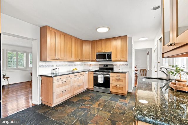 8049 IDYLWOOD RD, Dunn Loring, VA 22027