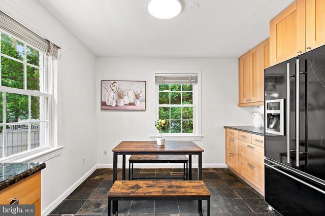 8049 IDYLWOOD RD, Dunn Loring, VA 22027