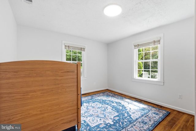 8049 IDYLWOOD RD, Dunn Loring, VA 22027