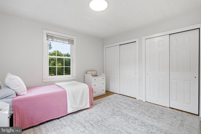 8049 IDYLWOOD RD, Dunn Loring, VA 22027