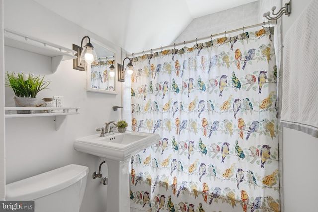 8049 IDYLWOOD RD, Dunn Loring, VA 22027