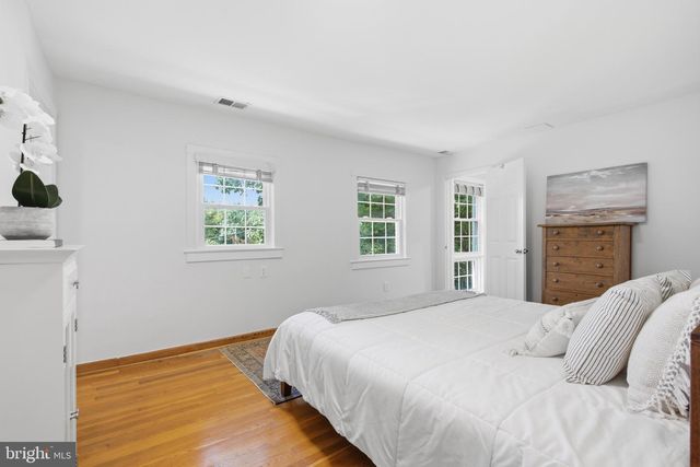 8049 IDYLWOOD RD, Dunn Loring, VA 22027