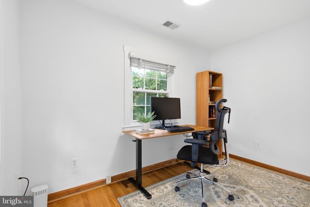 8049 IDYLWOOD RD, Dunn Loring, VA 22027
