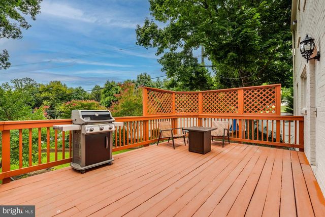 8049 IDYLWOOD RD, Dunn Loring, VA 22027