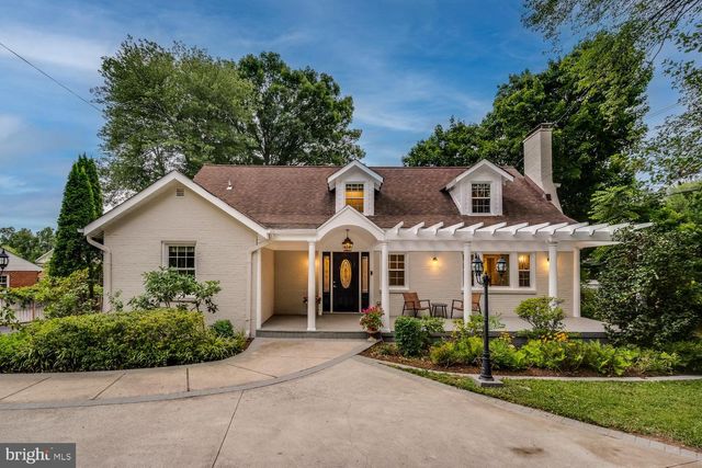 8049 IDYLWOOD RD, Dunn Loring, VA 22027