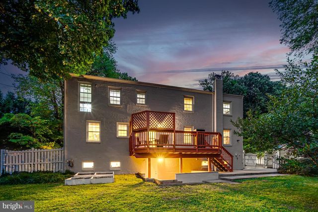 8049 IDYLWOOD RD, Dunn Loring, VA 22027