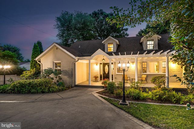 8049 IDYLWOOD RD, Dunn Loring, VA 22027