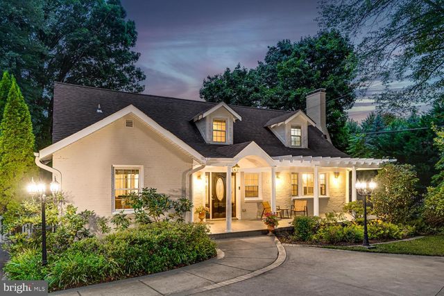 8049 IDYLWOOD RD, Dunn Loring, VA 22027
