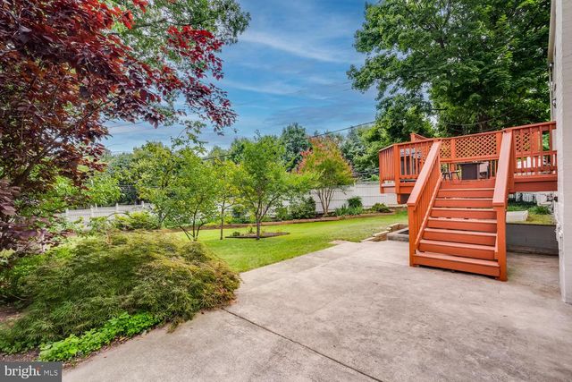 8049 IDYLWOOD RD, Dunn Loring, VA 22027