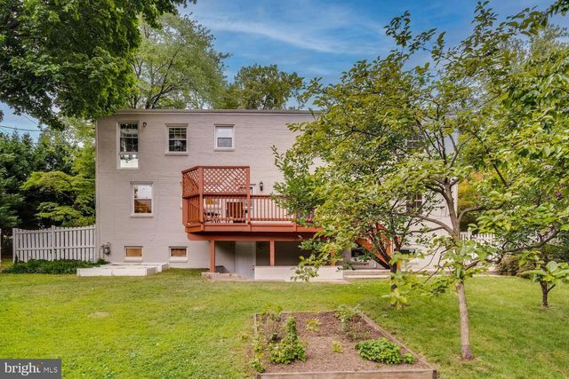 8049 IDYLWOOD RD, Dunn Loring, VA 22027