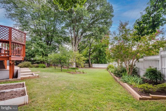 8049 IDYLWOOD RD, Dunn Loring, VA 22027