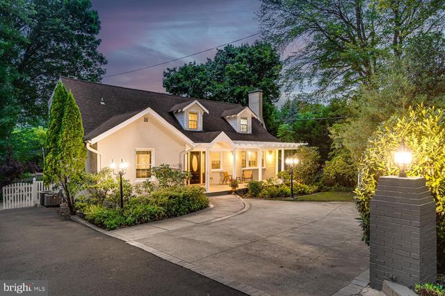 8049 IDYLWOOD RD, Dunn Loring, VA 22027