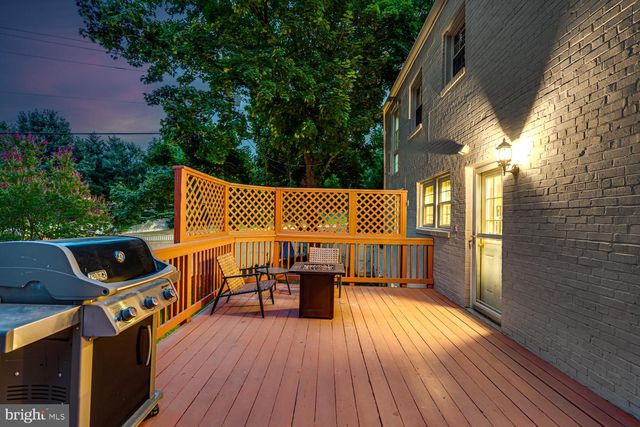 8049 IDYLWOOD RD, Dunn Loring, VA 22027