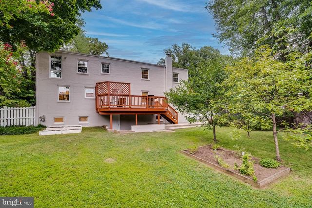 8049 IDYLWOOD RD, Dunn Loring, VA 22027