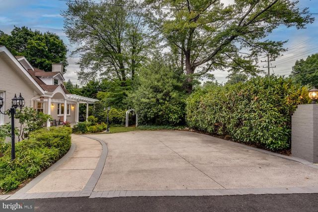 8049 IDYLWOOD RD, Dunn Loring, VA 22027