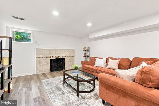 8049 IDYLWOOD RD, Dunn Loring, VA 22027