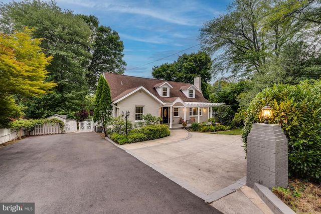 8049 IDYLWOOD RD, Dunn Loring, VA 22027