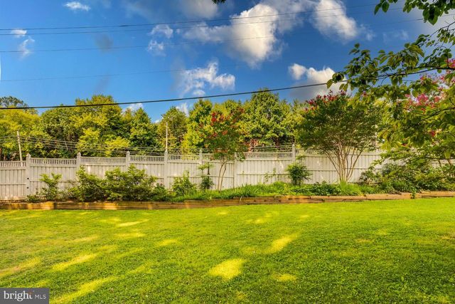 8049 IDYLWOOD RD, Dunn Loring, VA 22027