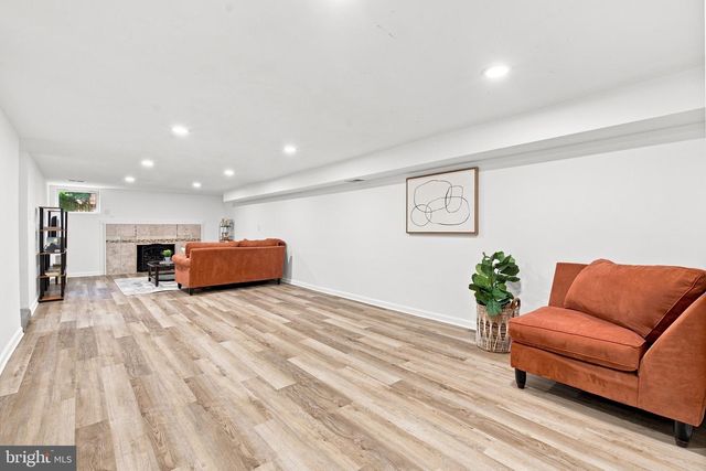 8049 IDYLWOOD RD, Dunn Loring, VA 22027