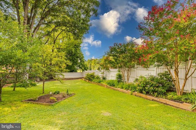 8049 IDYLWOOD RD, Dunn Loring, VA 22027