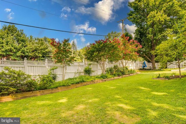 8049 IDYLWOOD RD, Dunn Loring, VA 22027