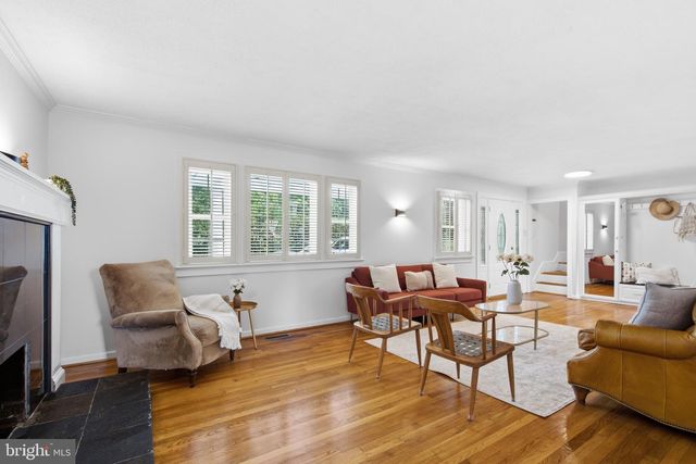 8049 IDYLWOOD RD, Dunn Loring, VA 22027