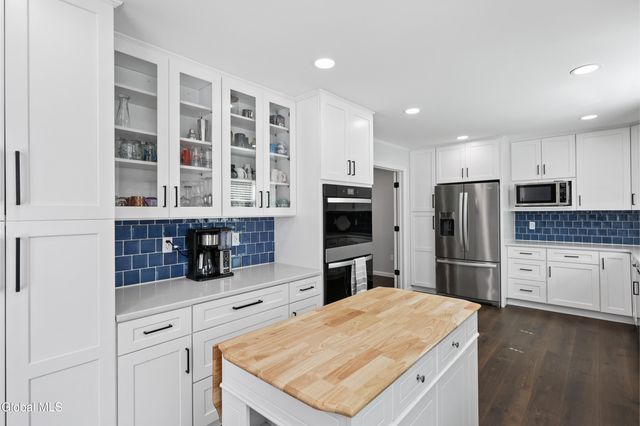 6 Pinebrook Drive, Milton, NY 12020