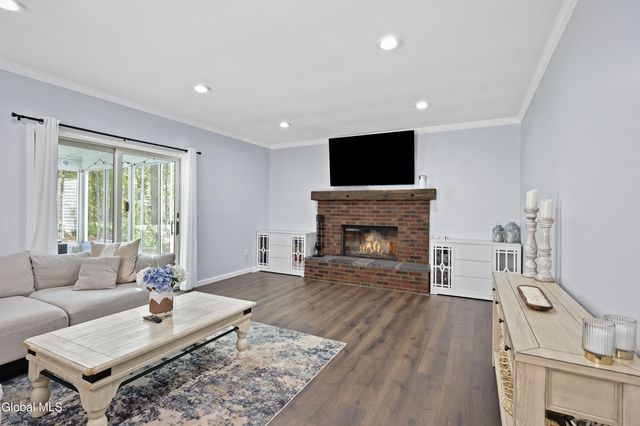 6 Pinebrook Drive, Milton, NY 12020