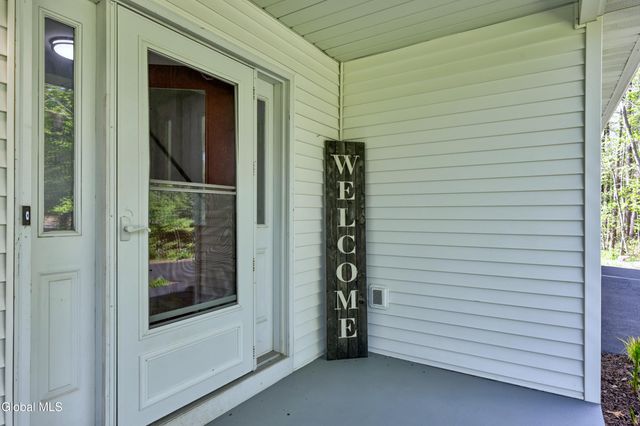 6 Pinebrook Drive, Milton, NY 12020