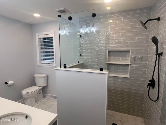 6 Pinebrook Drive, Milton, NY 12020