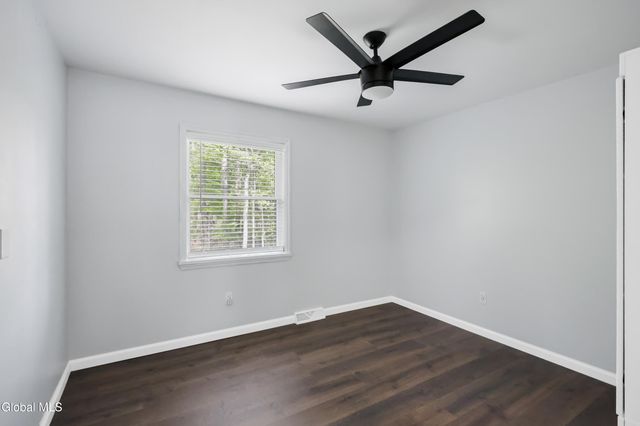 6 Pinebrook Drive, Milton, NY 12020