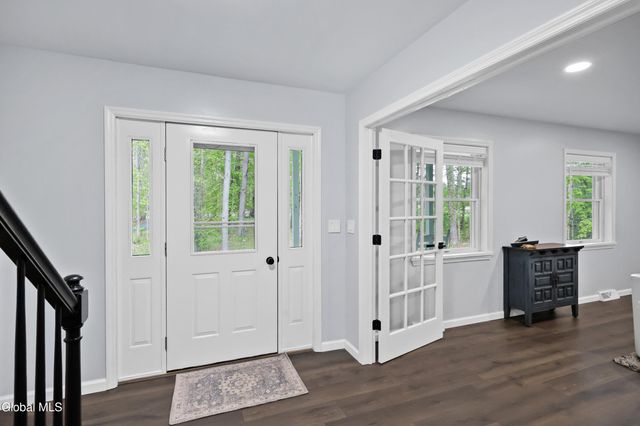 6 Pinebrook Drive, Milton, NY 12020