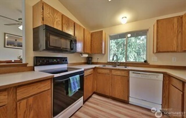 7905 Decatur Avenue, Clinton, WA 98236