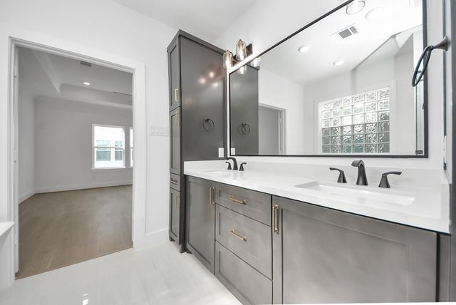 927 Fisher Street A, Houston, TX 77018