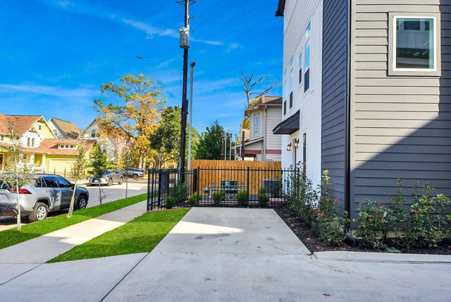 927 Fisher Street A, Houston, TX 77018