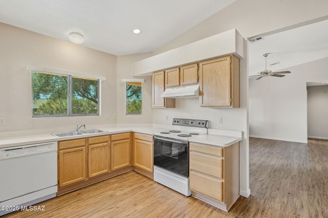 819 W Welcome Way, Green Valley, AZ 85614