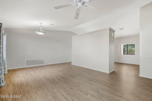 819 W Welcome Way, Green Valley, AZ 85614