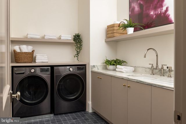 2934 ELLICOTT TER NW, Washington, DC 20008