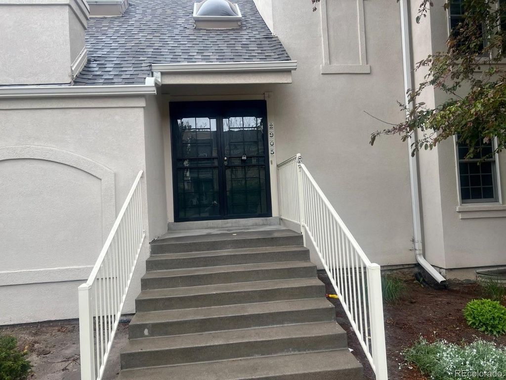 2905 S Vaughn Way, Aurora, CO 80014