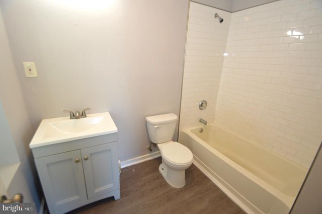 350 E BROAD, Burlington, NJ 08016