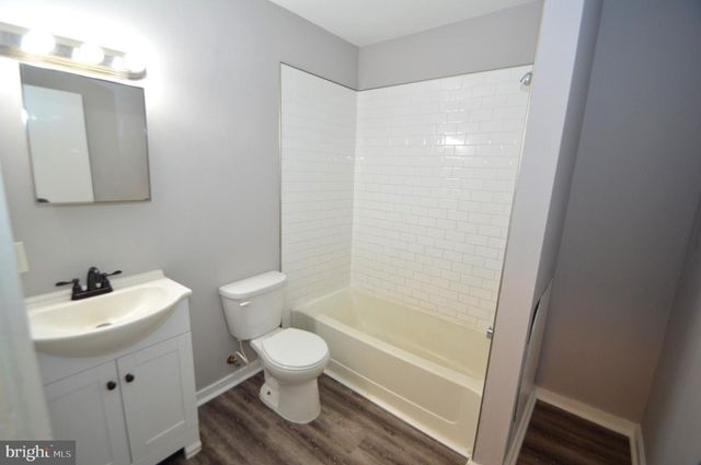 350 E BROAD, Burlington, NJ 08016