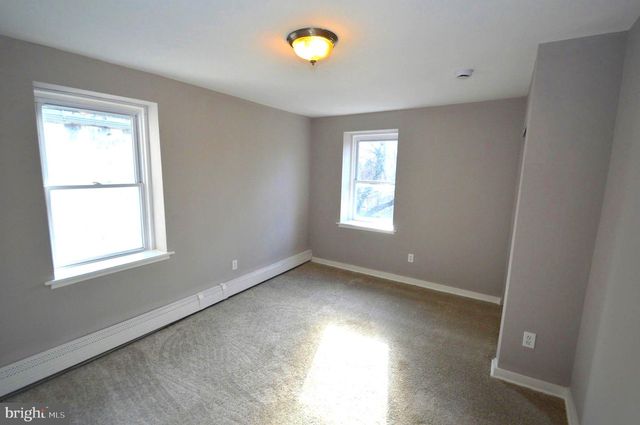 350 E BROAD, Burlington, NJ 08016